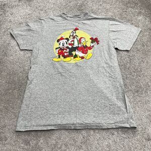 Disney Mickey & Friend Graphic T-Shirt Womens Medium Gray Christmas Holiday Tee